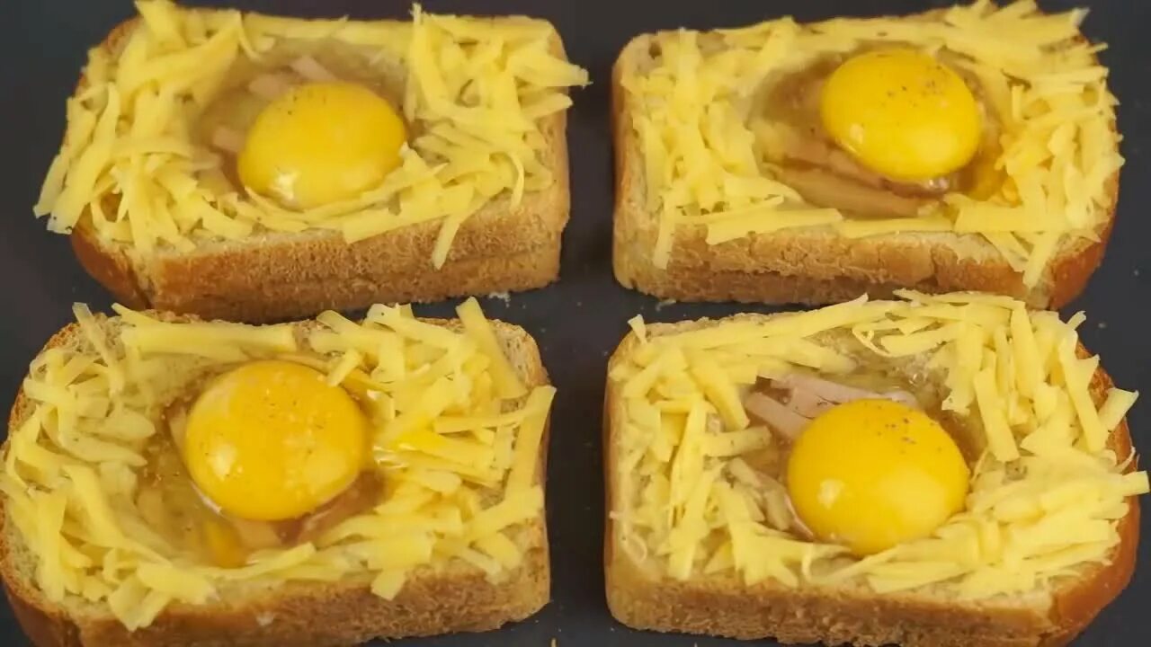 Быстрый завтрак из яиц и хлеба. Оригинальный завтрак из яиц. Бутерброд с яйцом. Бутерброды из яиц и хлеба. Что вкусного приготовить без яиц