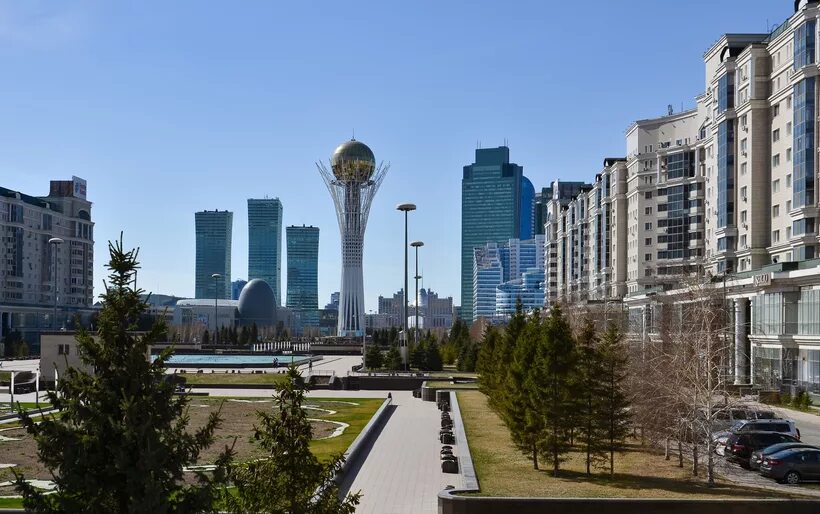 Погода на апрель астана. Бизнес центр Байтерек Астана. Астана в апреле. Казахстан в апреле. Астана в апреле фото.