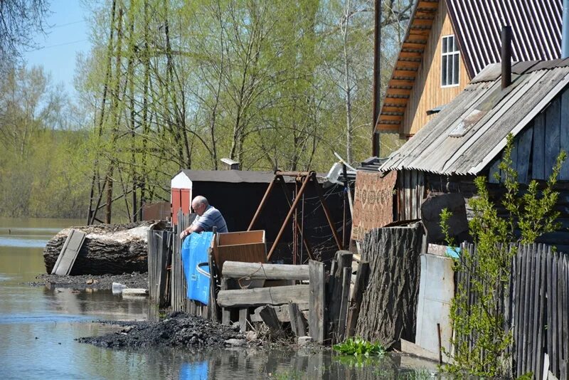 Уровень воды в реках алтая. Наводнение Турочак 2014. Наводнение в 2015 году Алтайский. Наводнение в Чарышском 2014. Затон в паводок Барнауле.