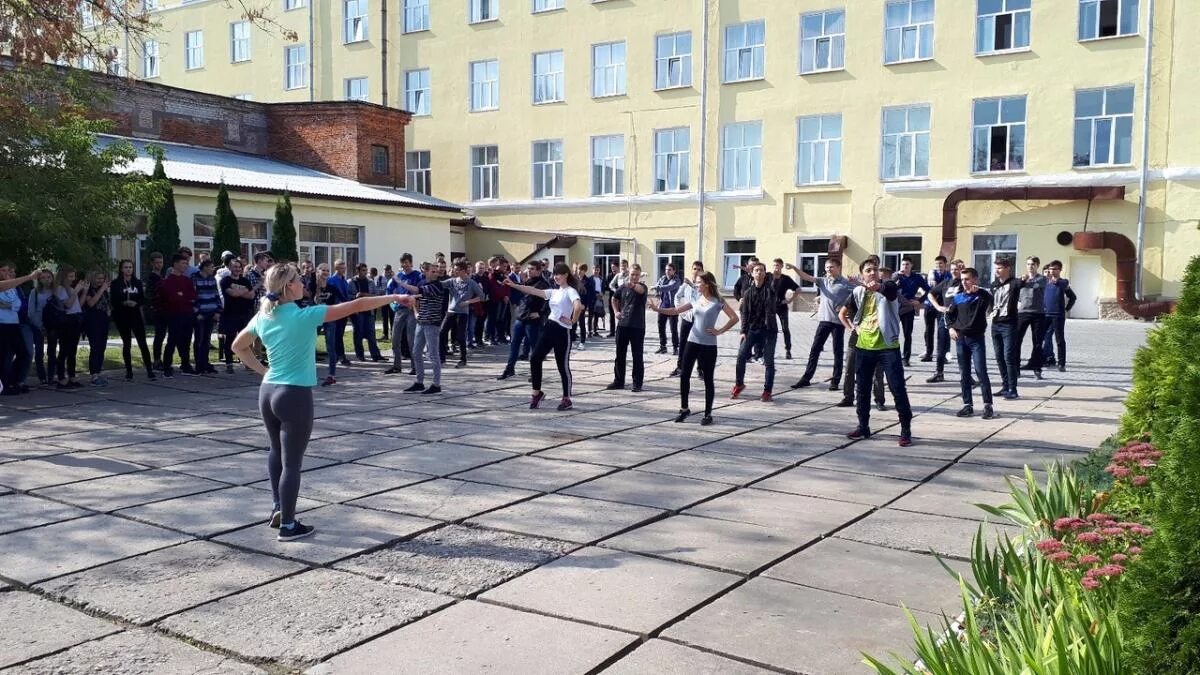 Политехнический колледж Могилев. МГПК Могилев здание. 31 Колледж Могилёв. Алатырский техникум внутренний двор.