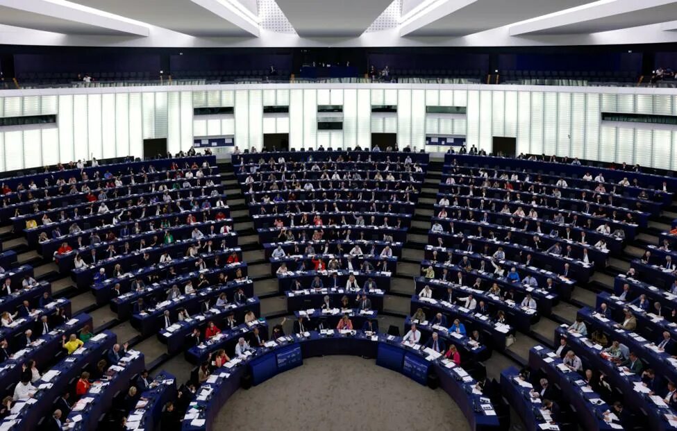 Европарламент фото внутри. 1 европейский парламент. Заседание европарламента. 1 европейский парламент. Европарламент 1995.