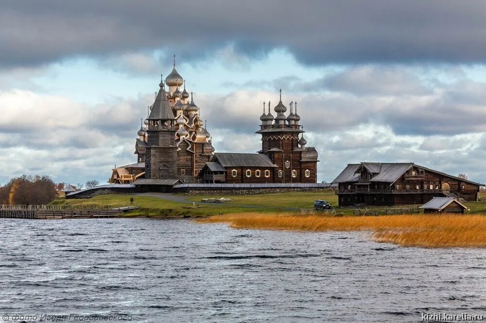 Покровский остров. Остров Кижи Церковь Покрова Богородицы. Покровская Церковь на острове Кижи. Кижский Погост Покровская Церковь. Музей заповедник Кижи Карелия.