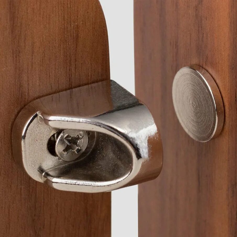 Door catch