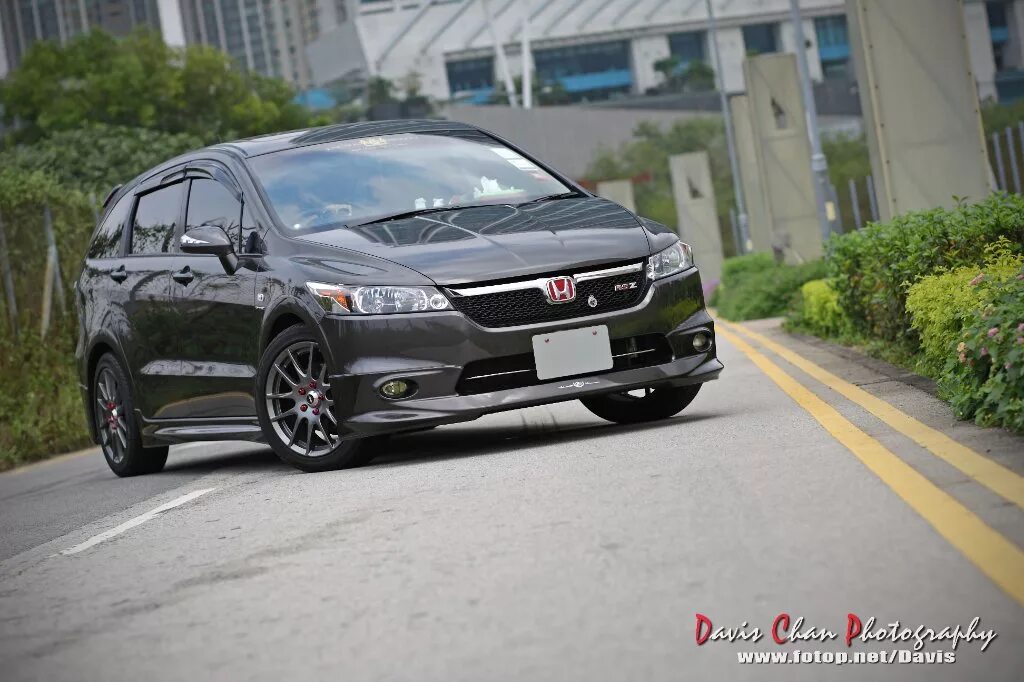 Хонда стрим rn6. Honda Stream rn6 RST. Honda Stream 2007 rn6 modulo. R17 Honda Stream rn6.