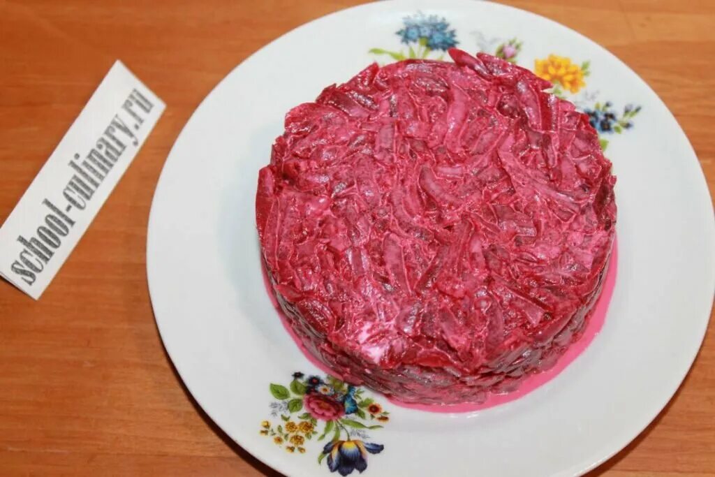 Свекла с чесноком. Свекла с майонезом. Свекольный салатик с чесноком. Свекольный салат с чесноком. Салат со свеклы вареной майонез.