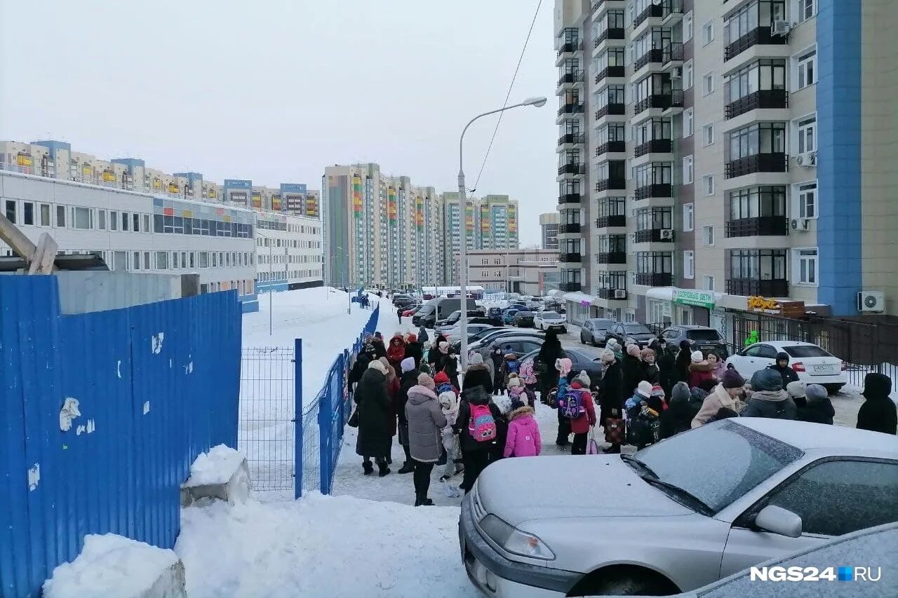 Школа 155 Красноярск. Красноярск школы заминированы. Эвакуация школ в Красноярске. Эвакуация 155 школа. Школы красноярск сегодня