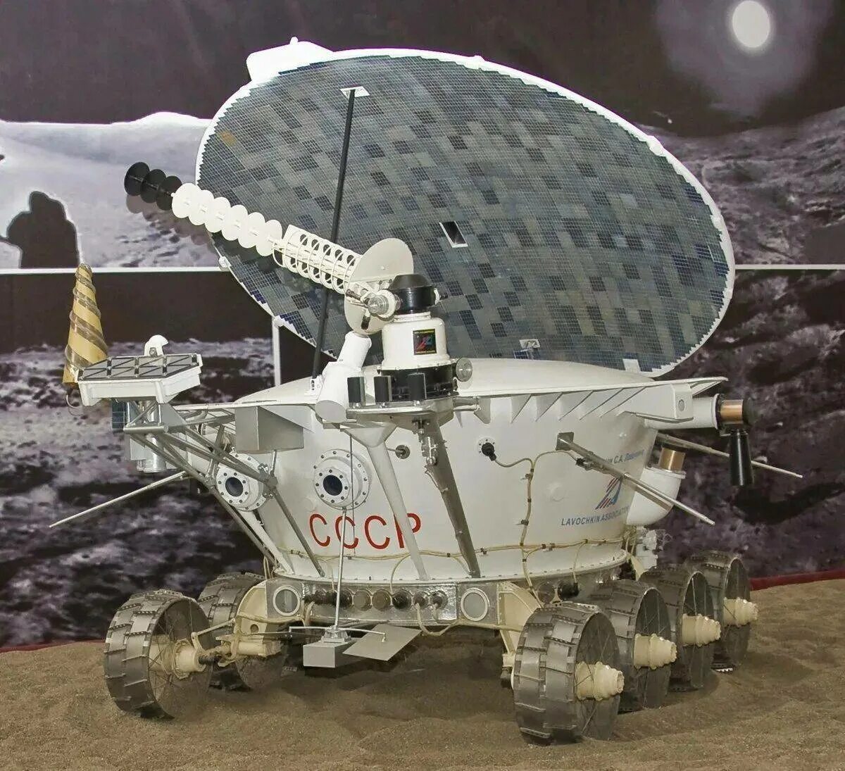 Первые космические роботы. Луноход-1 космический аппарат. «Луноход-1» 1971. Луноход-1 первый в мире Планетоход. Советский Луноход 1.