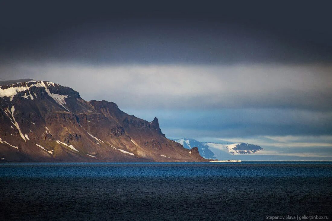 Самая высокая точка архипелага земля франца иосифа. Земля александры архипелага земля франца-иосифа. Земля франца иосифа города. Архипелаг земля франца-иосифа. Остров земля александры архипелага земля франца-иосифа.