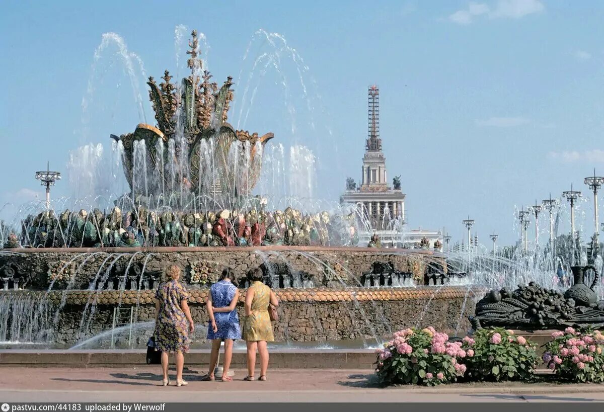 Каменный цветок ВДНХ. ВВЦ фонтан каменный цветок. ВДНХ В Москве фонтан каменный цветок. Фонтан Самоцветы ВДНХ. Вднх бабушкинская