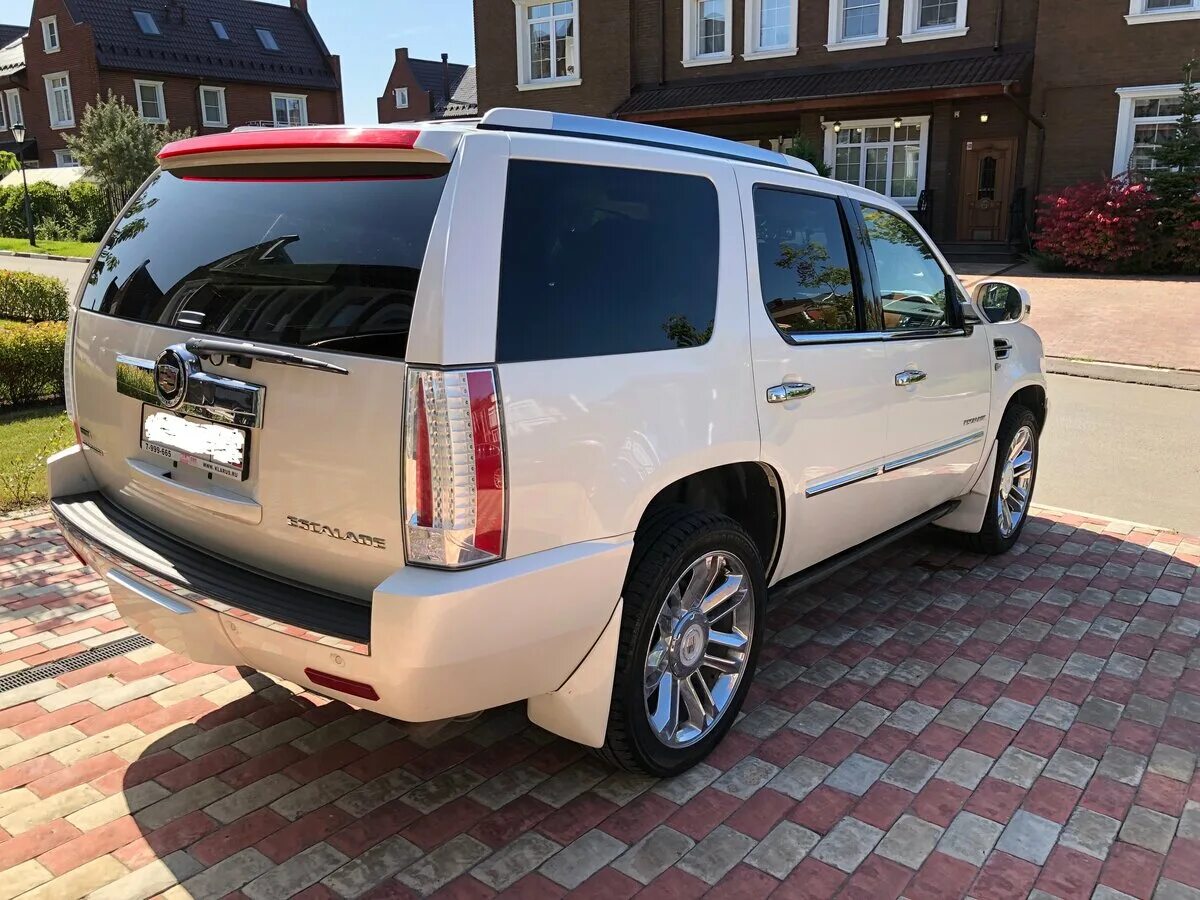 Кадиллак Эскалейд 3. Cadillac Escalade 3 поколение. Cadillac Escalade 3 белый. Кадиллак Эскалейд 2010. Эскалейд 3 поколения