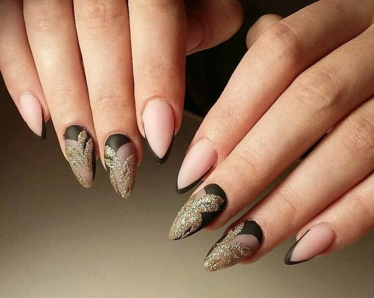 стилеты 2020. Nails 2022 стилет. маникюр 2022 миндаль мрамор серый. маникюр миндаль стилет. готический стилет лаврухин.