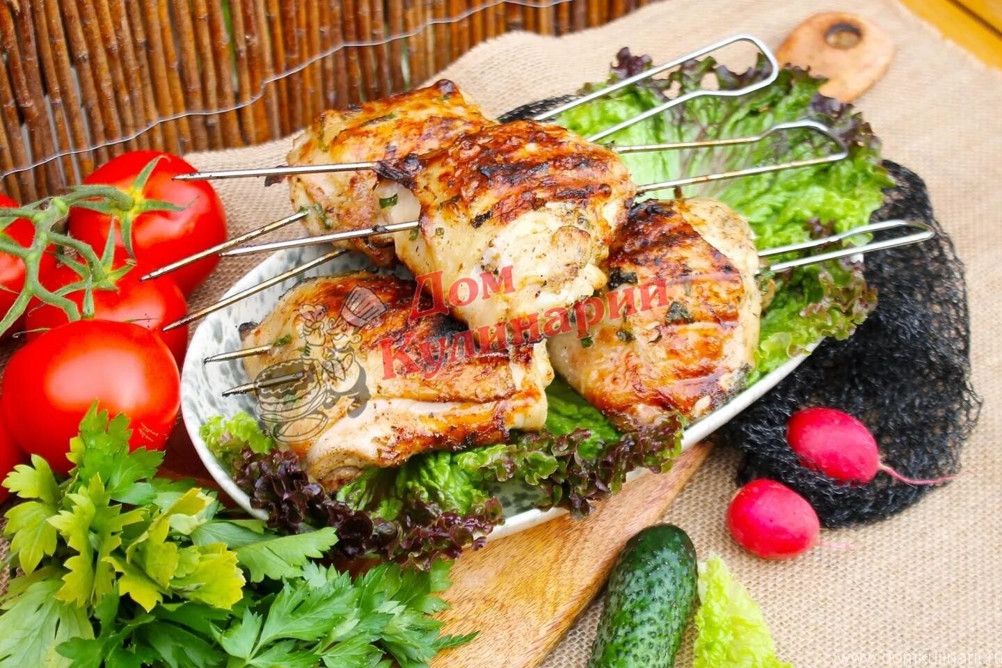 Шашлык из бедрышек. Шашлык из куриных бёдрышек. бедрышки куриные шашлык. шашлык из куриного бедра. шашлык из куриных бедрышек.