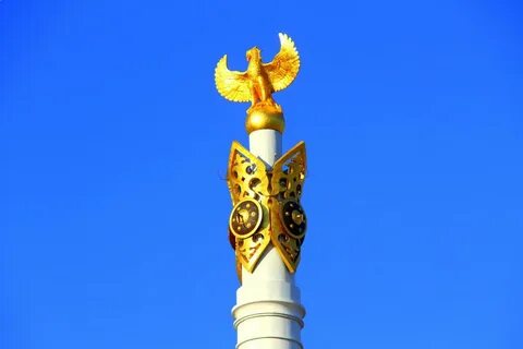 Гимнасттың пизканы жалап жатқаны туралы бейне