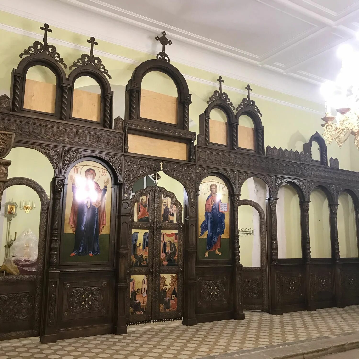 Резной иконостас из дерева. Суворовский иконостас. Тябловый иконостас резьба. Резной иконостас. Резьба по дереву иконостас.