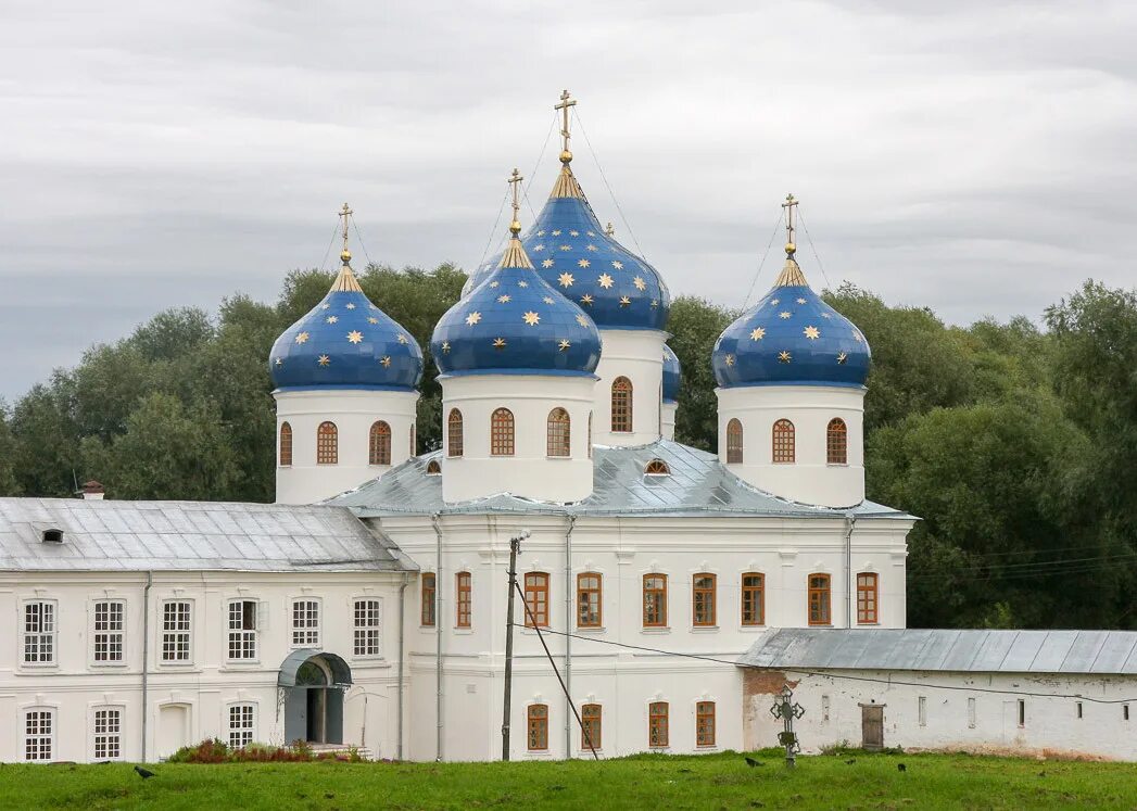 Мужской монастырь новгородская область. Свято-Юрьевский монастырь Великий Новгород. Свято-Юрьев мужской монастырь Великий Новгород. Юрьевский мужской монастырь Великий Новгород. Свято-Юрьева монастыря в Великом Новгороде.