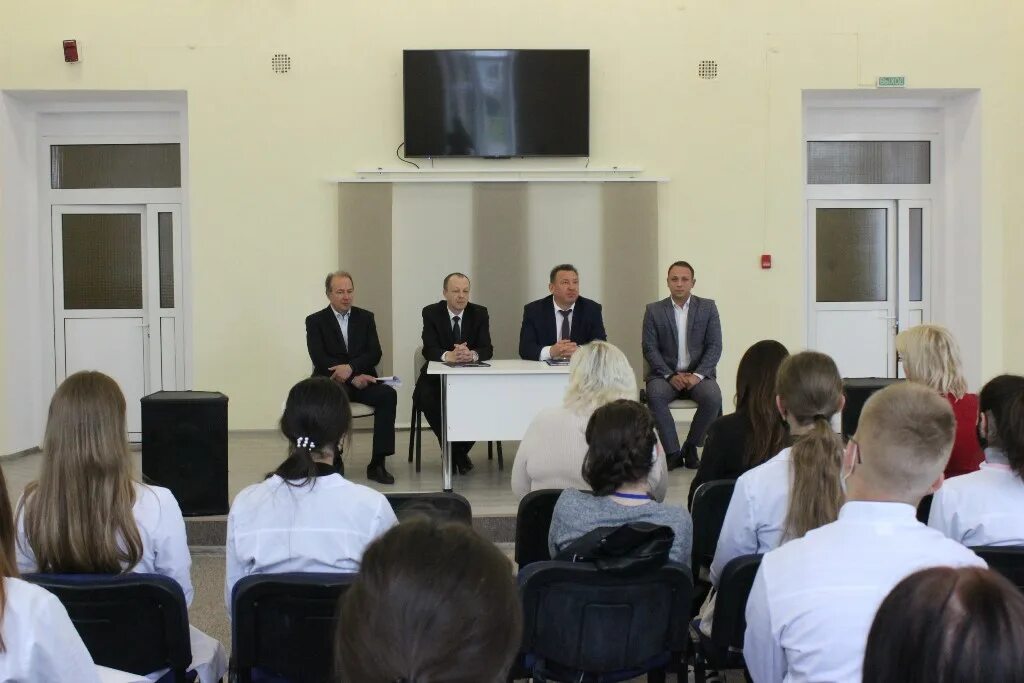 Юлия глебова 2022 года. Эмблема белорусского профсоюза работников образования. Профсоюзы. Могилевские профсоюзы. Могилевские профсоюзы.