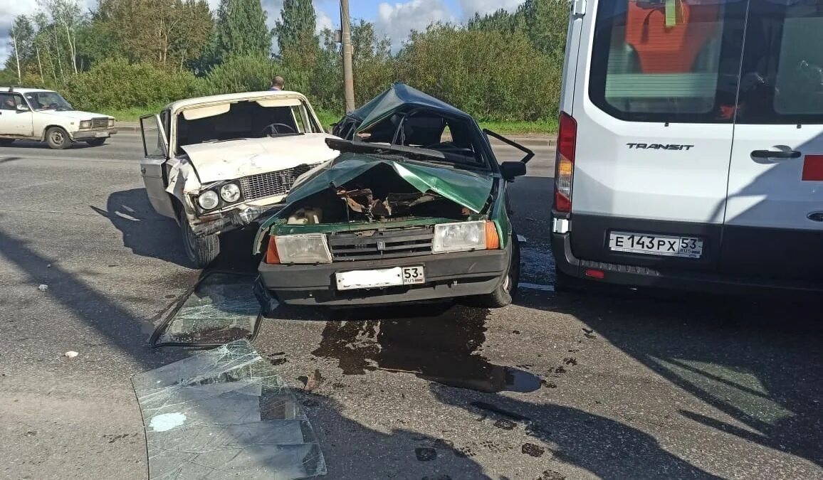 Видео аварии в новгородской. Дтп новгородский район. Дтп м10 новгородская область вчера. Видео аварии в новгородской. Авария на трассе м11 в новгородской области вчера.