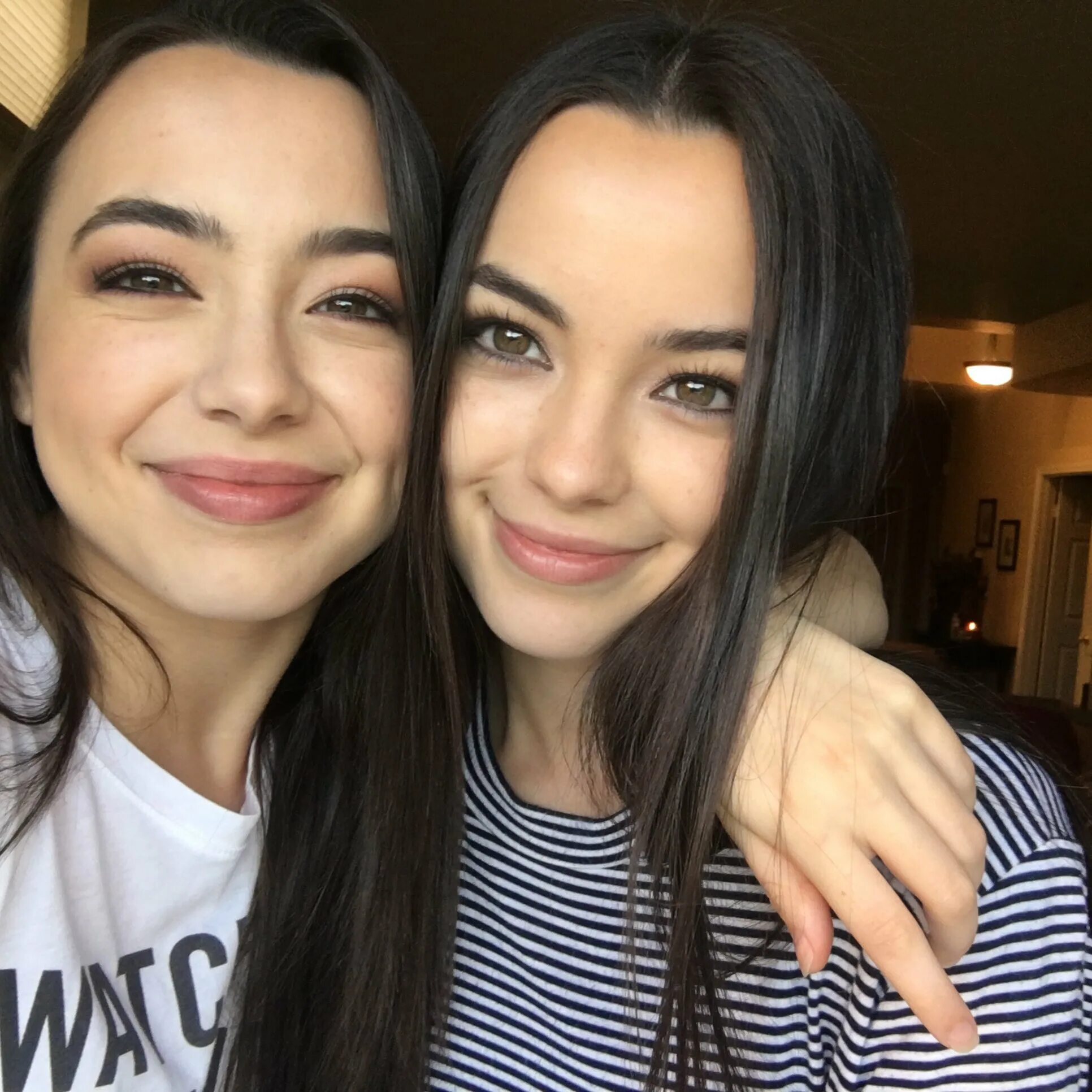 Близнецы gülcan & sahinur. Twin instagram. Twin instagram. Twin instagram. Twins - ролики на море.