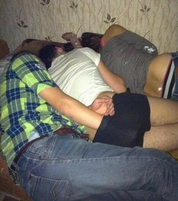 Спящие домашнее. Спящие девушки. Спящую подругу женщины. Спящие девушки. Спящую подругу женщины.