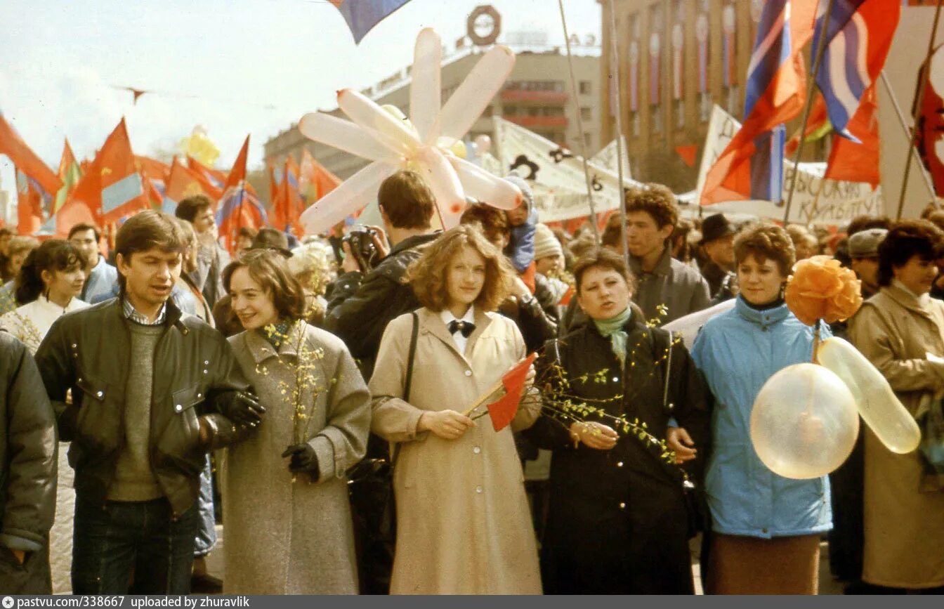 Первомайская демонстрация в СССР 70е. Первомайская демонстрация в СССР Свердловск. Демонстрация трудящихся 1 мая СССР. СССР Первомайская демонстрация 1960-е. Фото 1 мая ссср