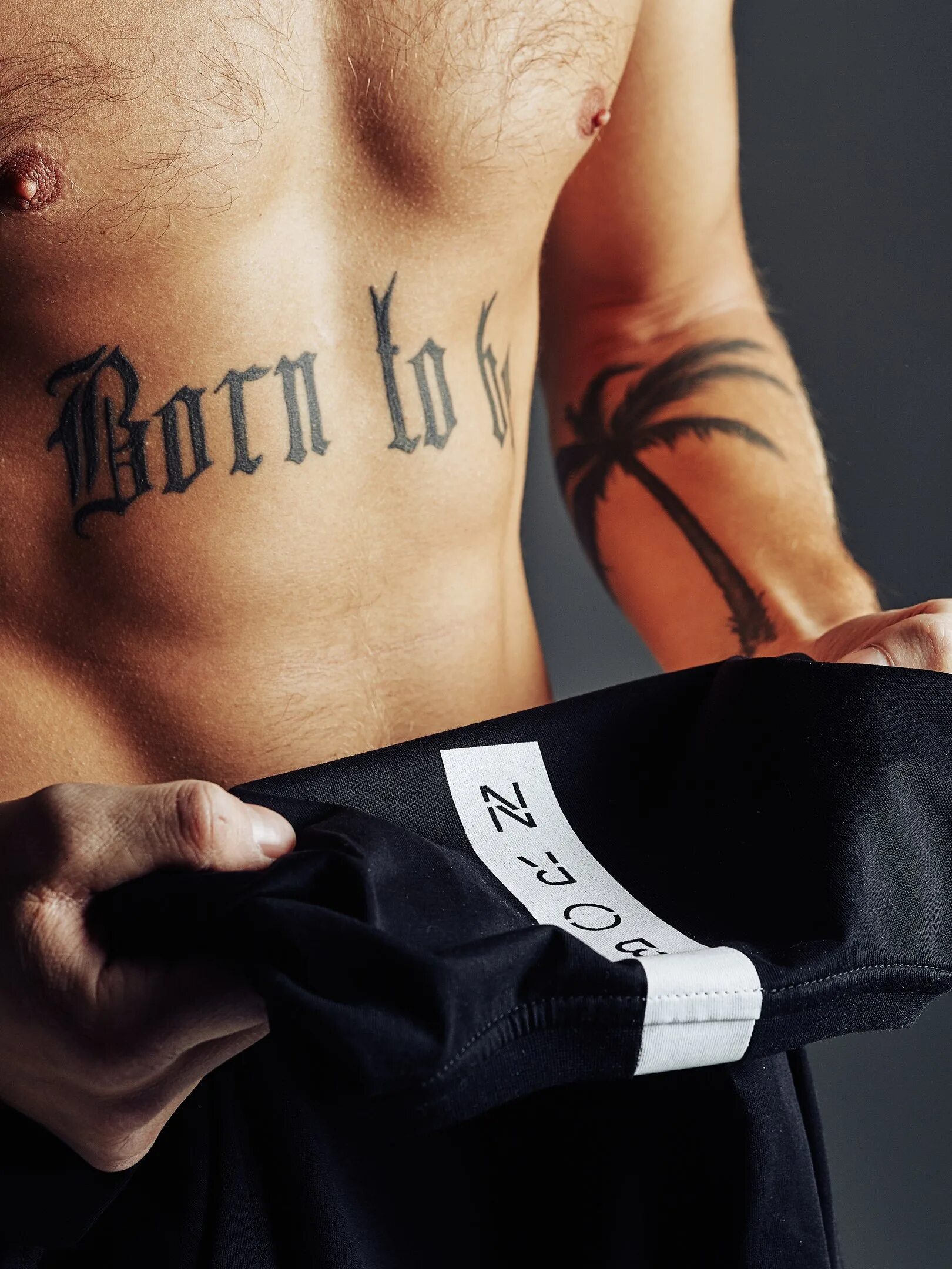Born to be me перевод. Тихомиров тату. александр тихомиров татуировки. татуировки born to be. александр тихомиров born to be.