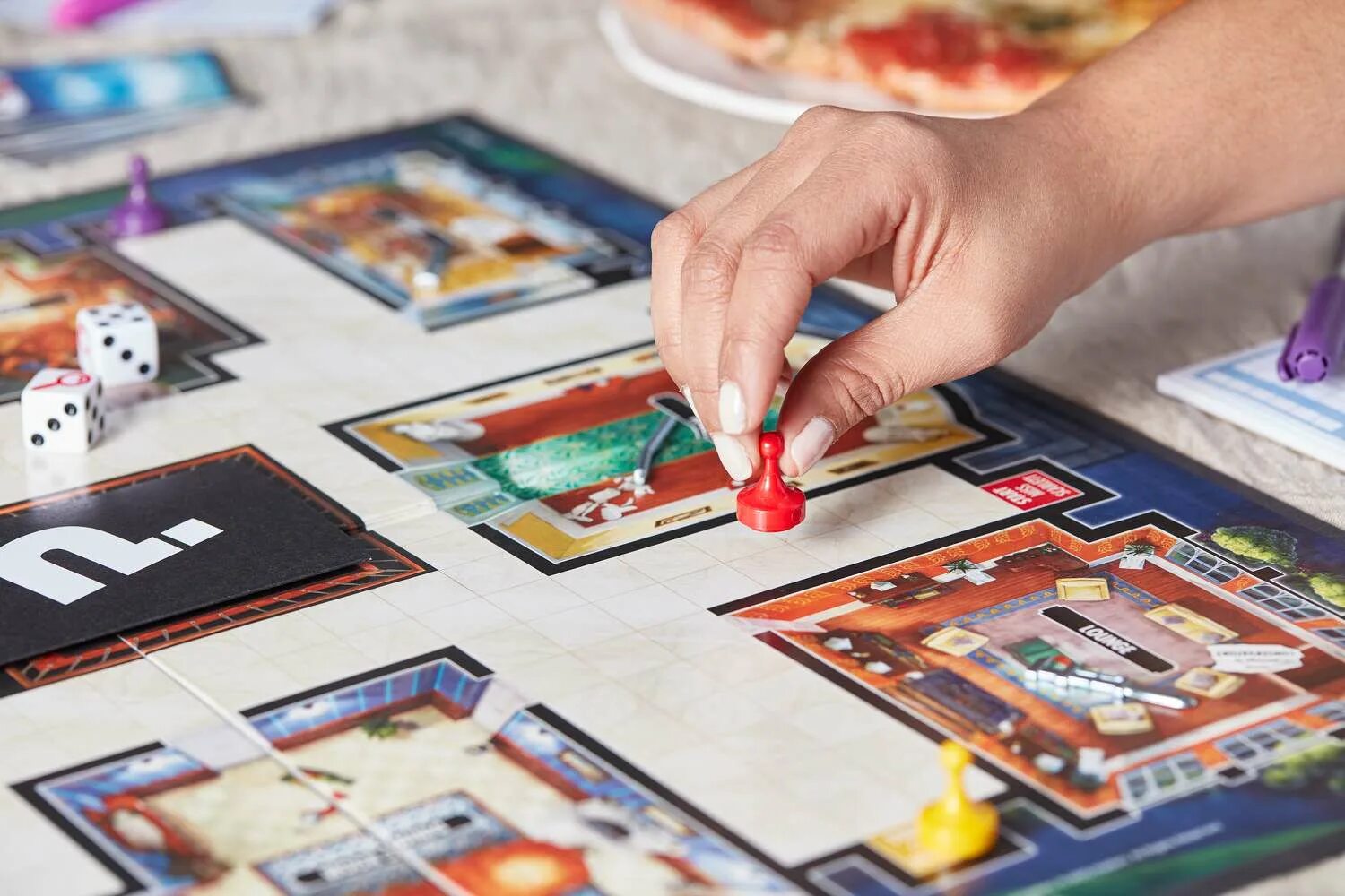 Игра Cluedo. Clue настольная игра. Люди играют в настольные игры. Основа для настольной игры. Peter like playing