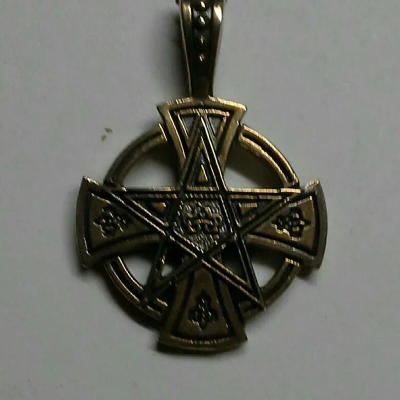 Тамплиеры храмовники орден знак. Восьмиконечный крест тамплиеров. Тамплиеров значение. Тамплиеров значение. Знамя ордена тамплиеров.