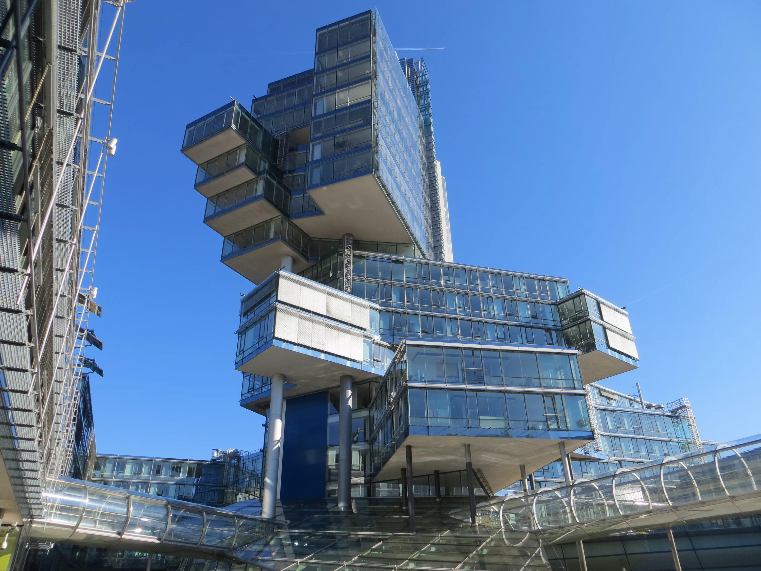 Здание в эксплуатацию а также. Nord lb building в ганновере, германия.. штаб-квартира банка nordlb ганновер. здание norddeutsche landesbank, ганновер архитектор. здание банка nord lb в ганновере.