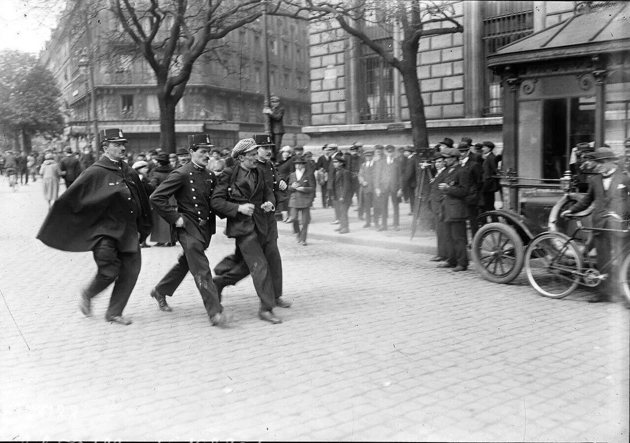 Франция в 20-е годы. Франция в 1930е. Франция 1920 1930 годы. Ревущие 20е в америке. Франция в 1920 годы.