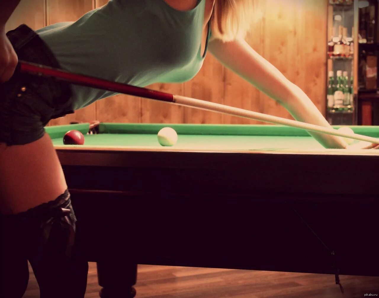 Бильярд девушки. Оксана горделян бильярд. Красивый бильярд. Девушка играет в бильярд. Девушка играет в бильярд.