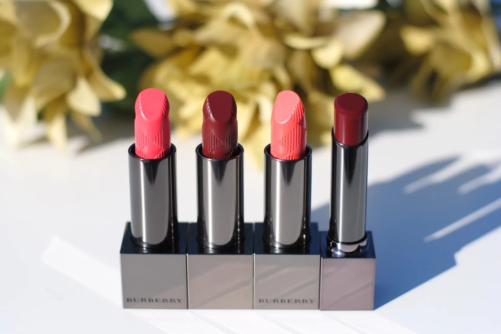 Burberry помада Light Crimson. Burberry Lipstick. Помада Burberry Kisses 41. Помада Burberry Kisses 78 Coral Reef. Помада burberry