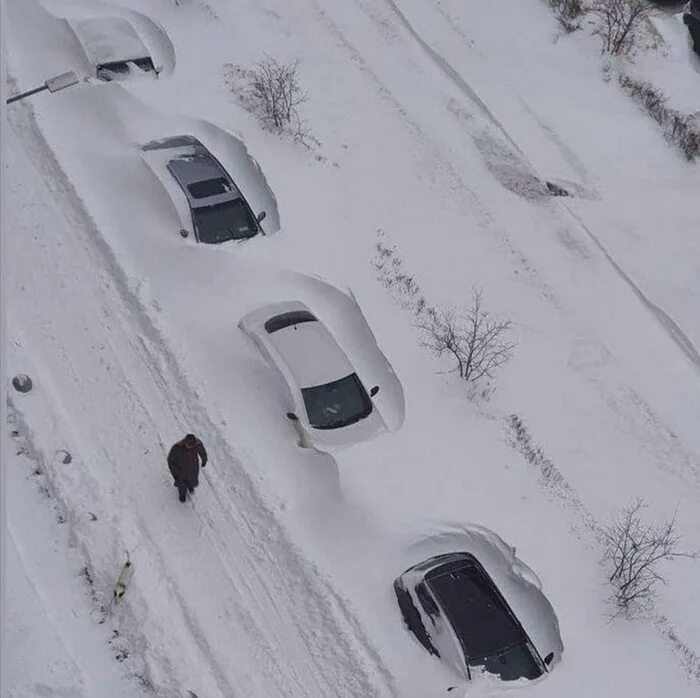 Дорогу завалило снегом. Снегопад в Москве 13 февраля 2021. Машину занесло снегом. Москва снегопад 2021. Сугробы в Москве 2021.