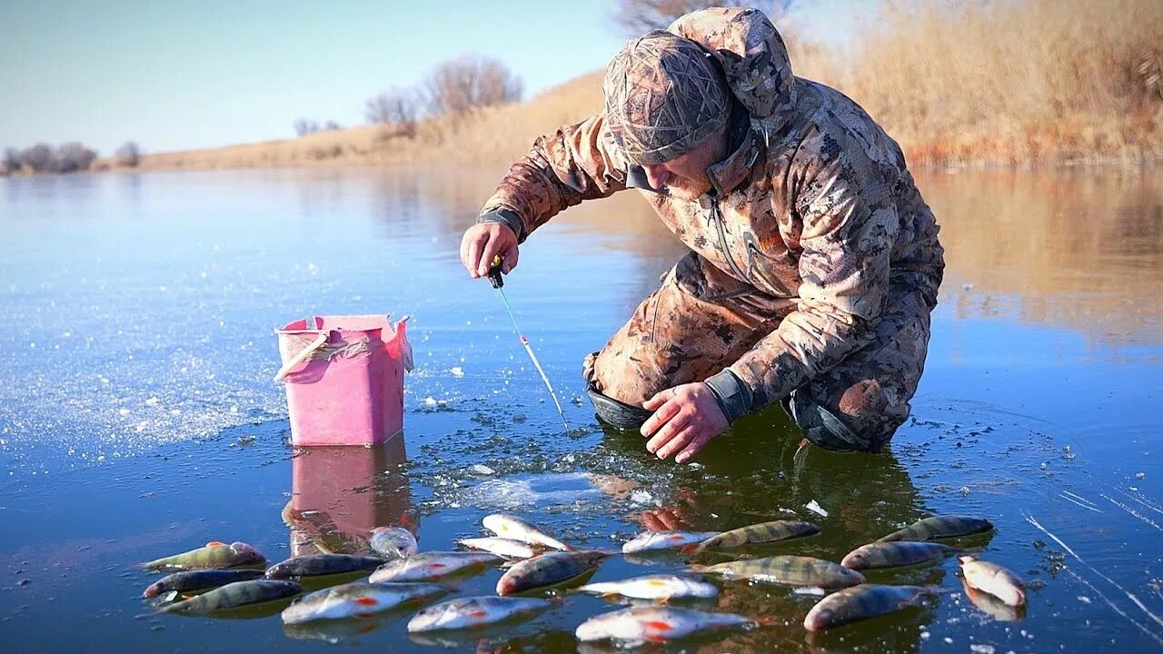 зимний рыбак. рыбалка зима 2023 видео. рыбалка зима 2023 видео. рыбалка фото. рыбалка на оке зимой.
