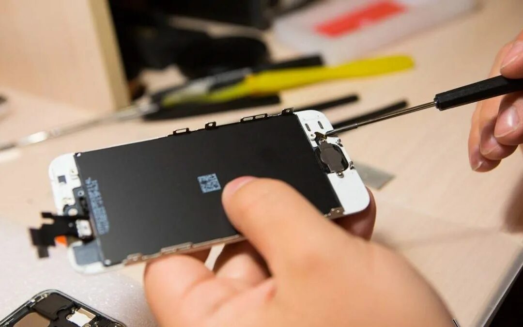 Дисплей телефона. Шлейф дисплея iphone 5. Экран айфон 6. Iphone 6s plus home button repair. Замена экрана iphone.