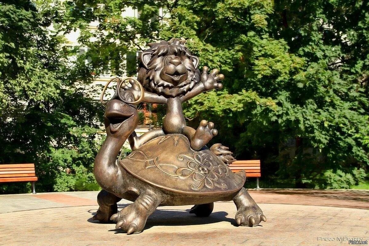 Какое животное воспето в скульптуре в багратионе