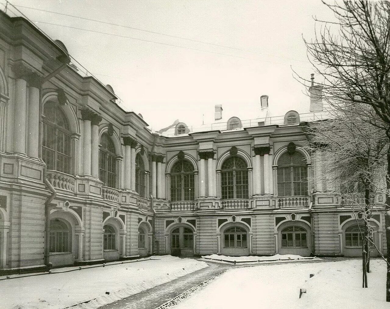 Здание благородных девиц. Смольный институт благородных девиц. здание смольного института благородных девиц. институт благородных девиц здание в петербурге. институт благородных девиц здание 18 век.