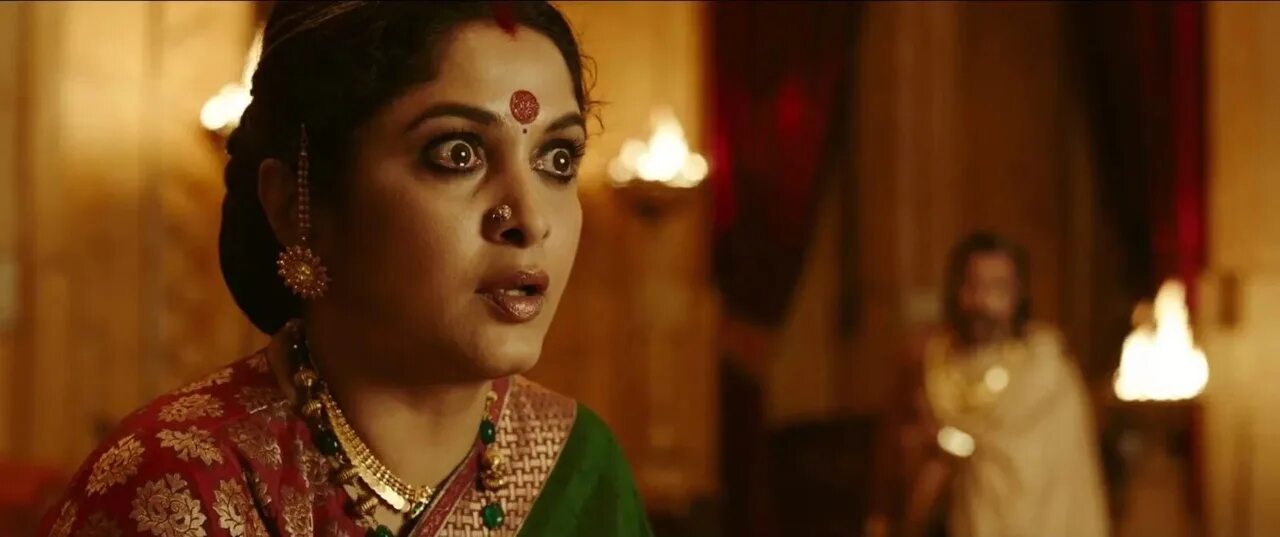 индия удивляет. старый индус. в индии появился на свет ребёнок с двумя парами рук и ног. индия необычная. индия удивляет.