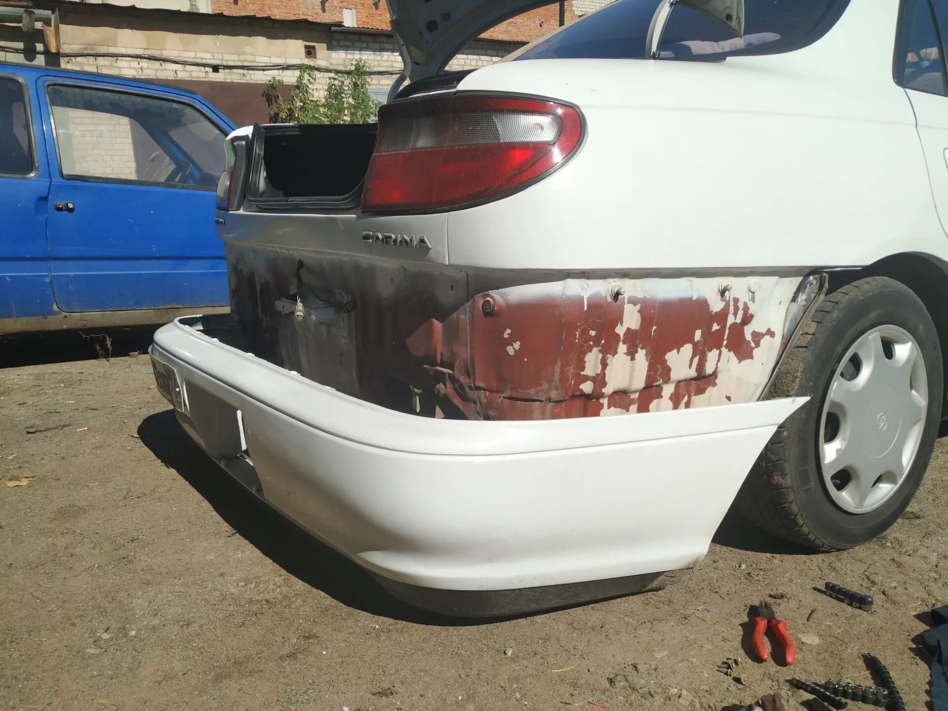 Замена заднего бампера - Toyota Caldina (210), 1,8 л, 1999 года кузовной ремонт 