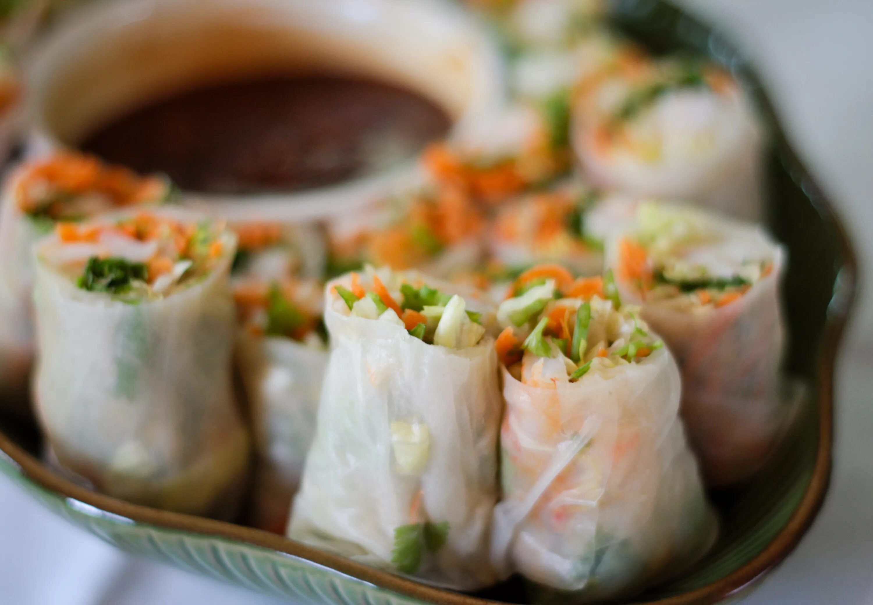 Гой куон. Гой куон (спринг ролл). фо ролл вьетнамская кухня. бань куон блюдо. овощи вьетнамская кухня.