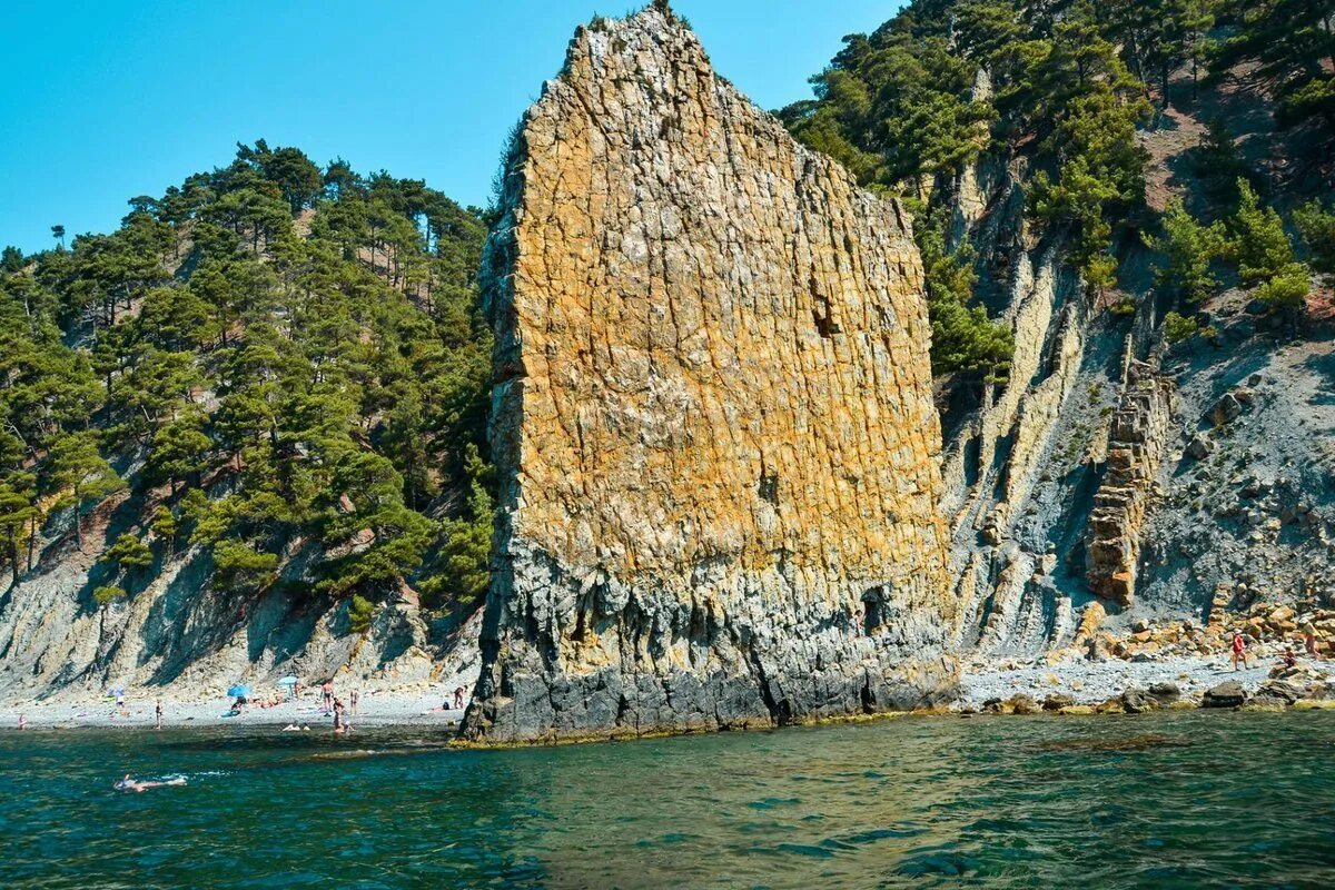 Село прасковеевка скала парус. Скала парус в прасковеевке. Скалы прасковеевка. Скала парус джанхот. Скала парус прасковеевка.