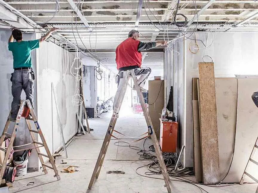 Внутренняя отделка коммерческих помещений. Реконструкция склада. Ремонт помещений на предприятии. Стройка внутренняя отделка. Производственное помещение.