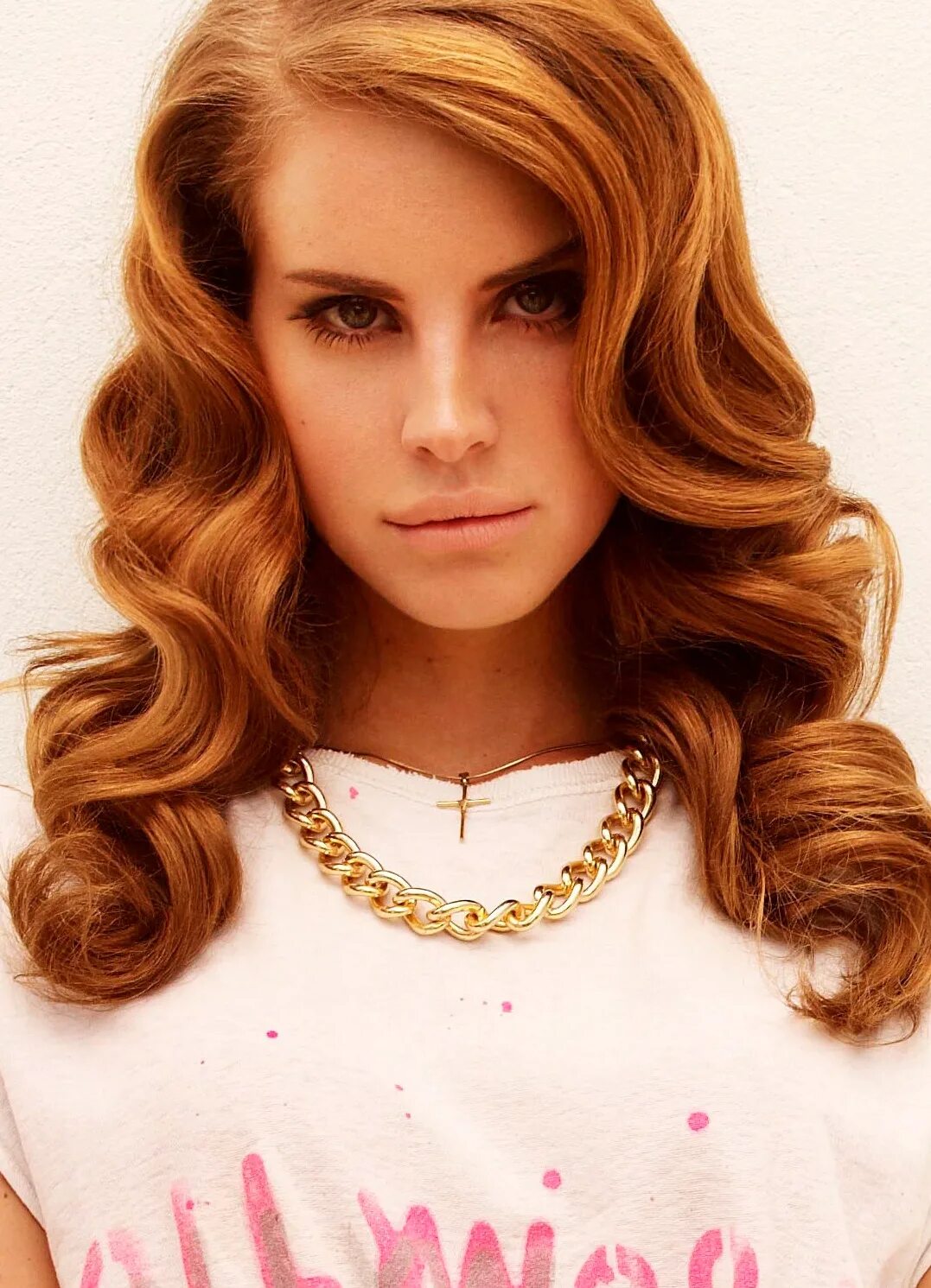 праздничная прическа на каре с челкой. прическа с волной на челке. голливудская волна с челкой. голливудская волна на каре. риз уизерспун с короткой стрижкой.