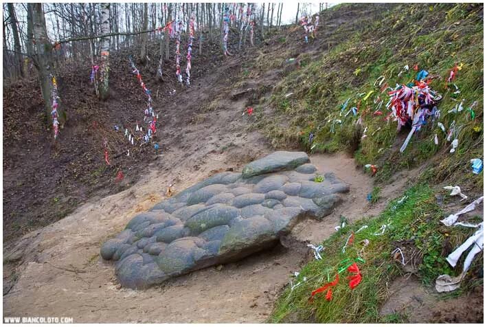 Человек толпы. Задачи про две кучки камней. Люди в очереди. Каменный лог граница беларусь. Очередь каменный.