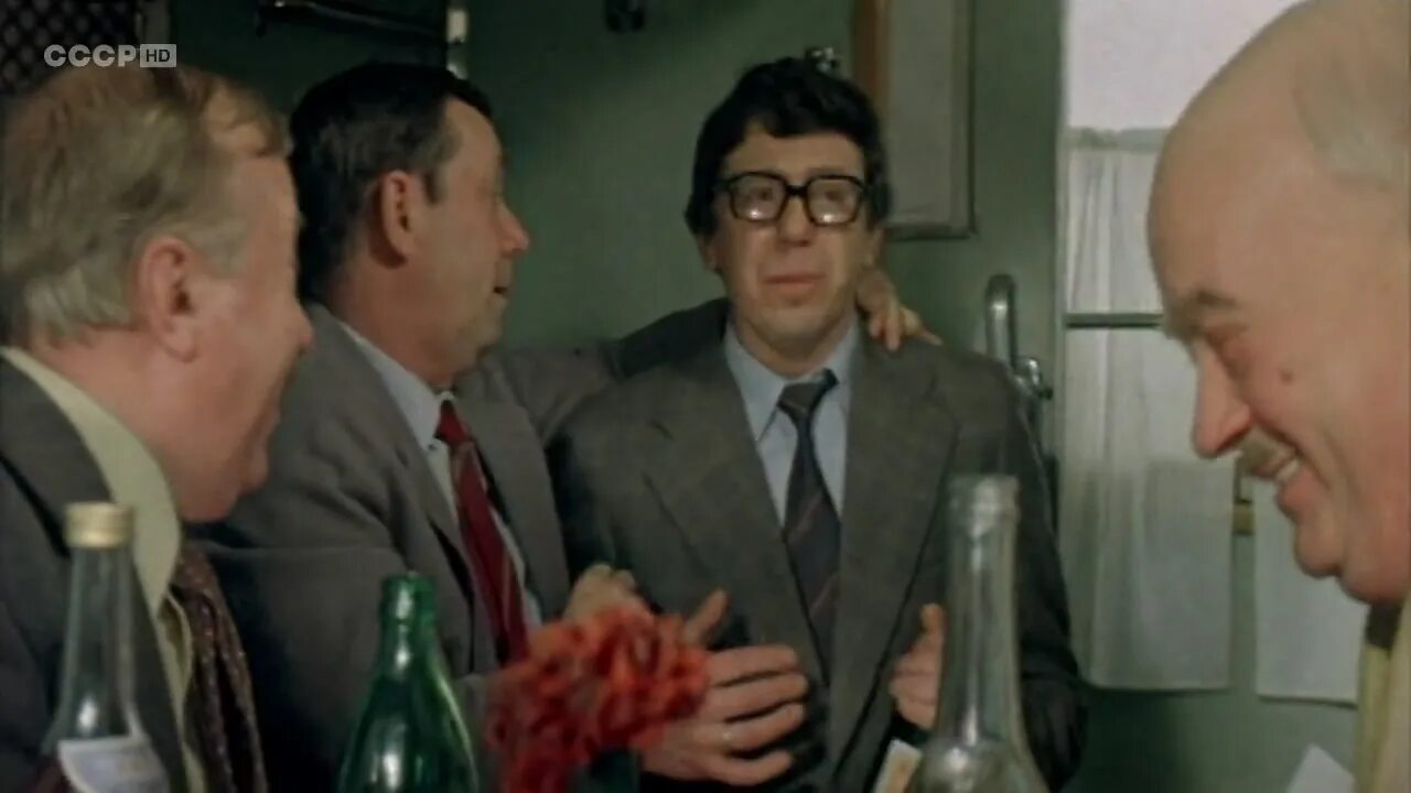 хорошо сидим кадры из фильма. хорошо сидим момент. хорошо сидим кадры из фильма. осенний марафон”. евгений леонов осенний марафон.