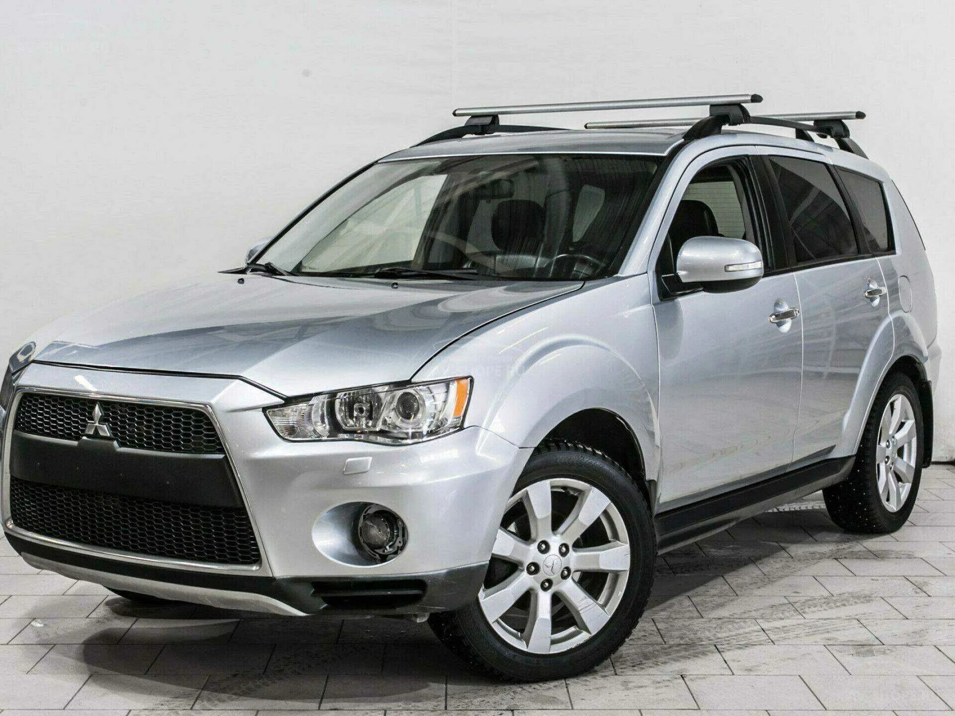 Mitsubishi outlander авито купить. Аутлендер 2. Аутлендер 2.4. Mitsubishi Outlander 2011. Митсубиси Аутлендер 4.