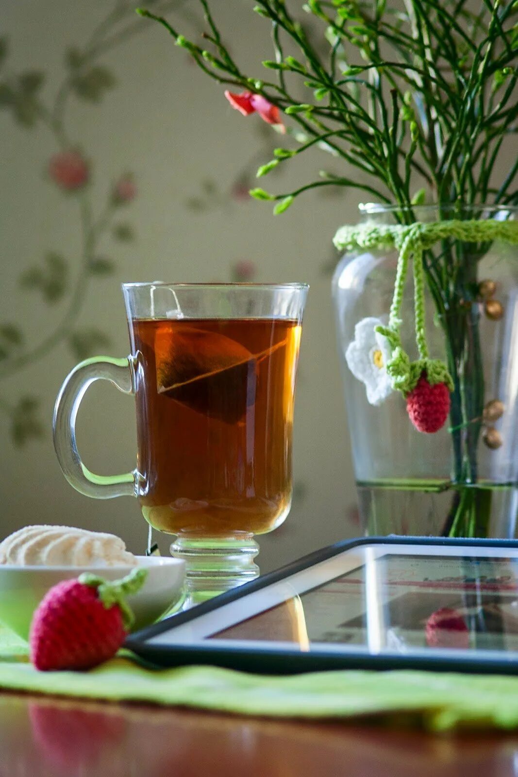 Весенний чай картинки. Утро чай. Весенний чай. Летний чай. Утренняя чашка чая.