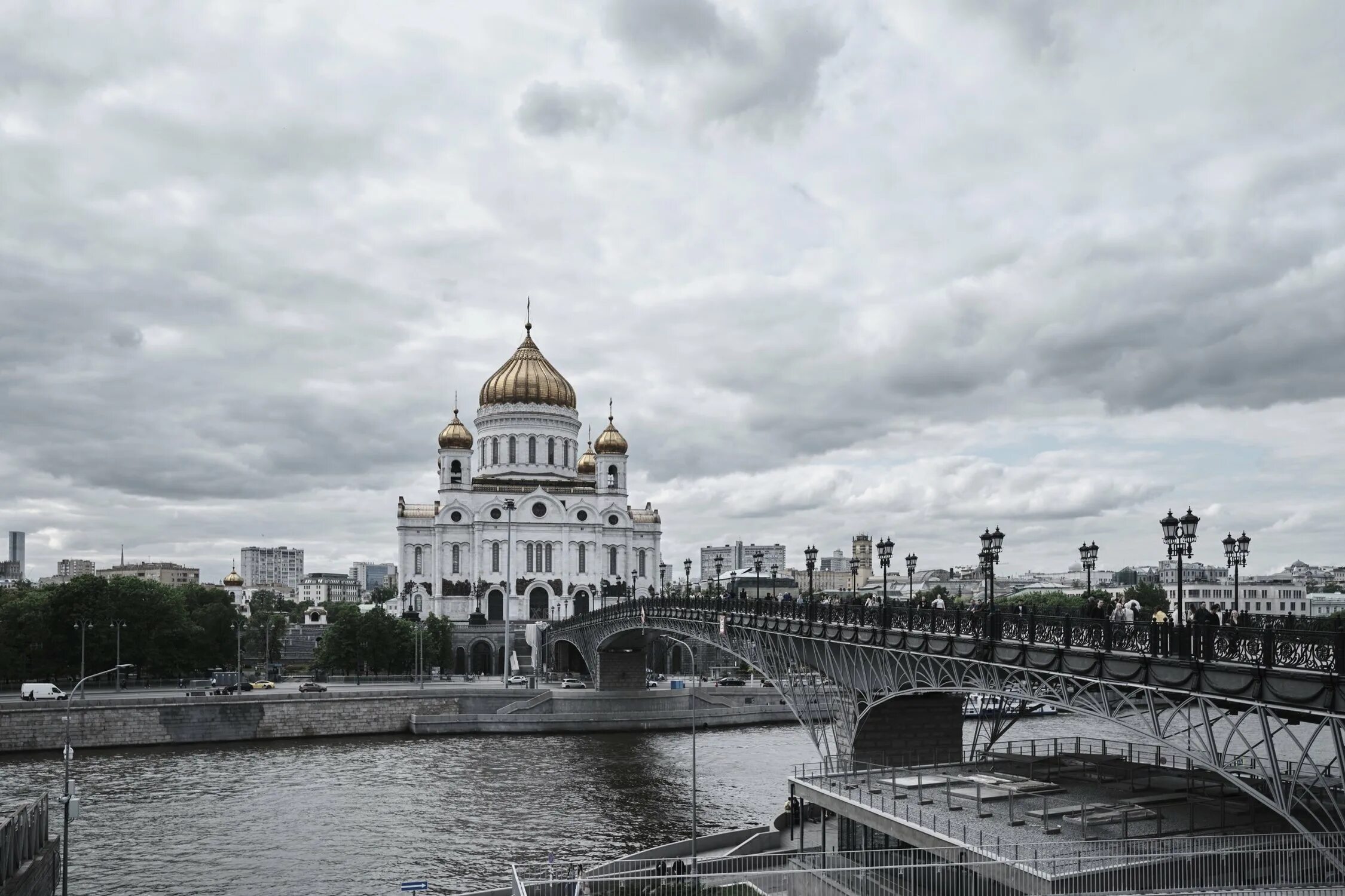 Патриарший мост в петербурге. Патриарший мост в москве. патриарший мост у храма христа. патриарший мост болотная набережная.