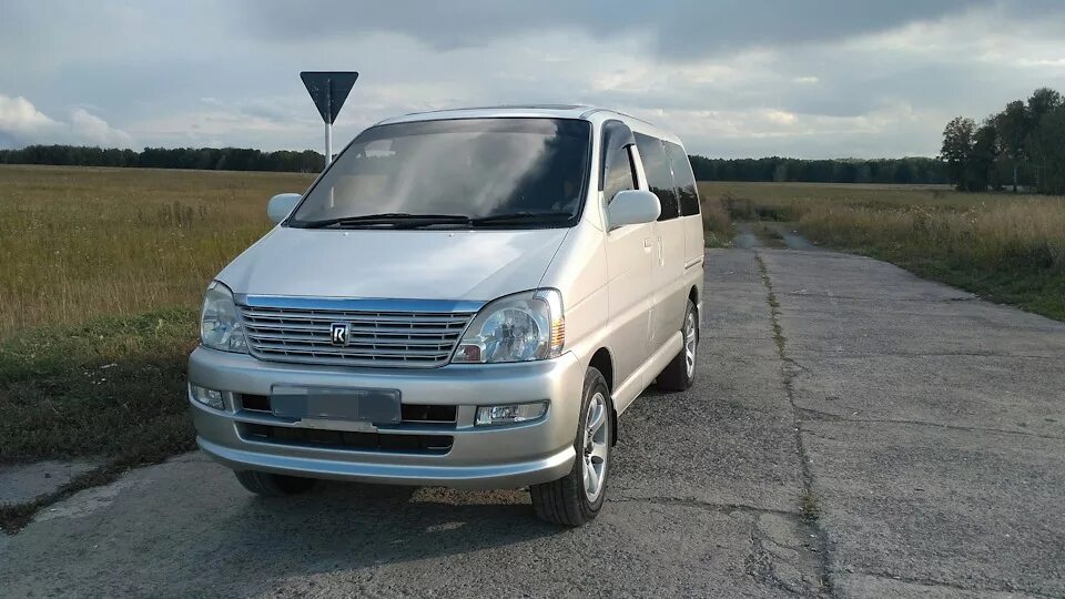 Тойота Региус 2001 год. Тойота Региус 4х4. Тойота Хайс Региус 1998. Toyota Regius 4wd.