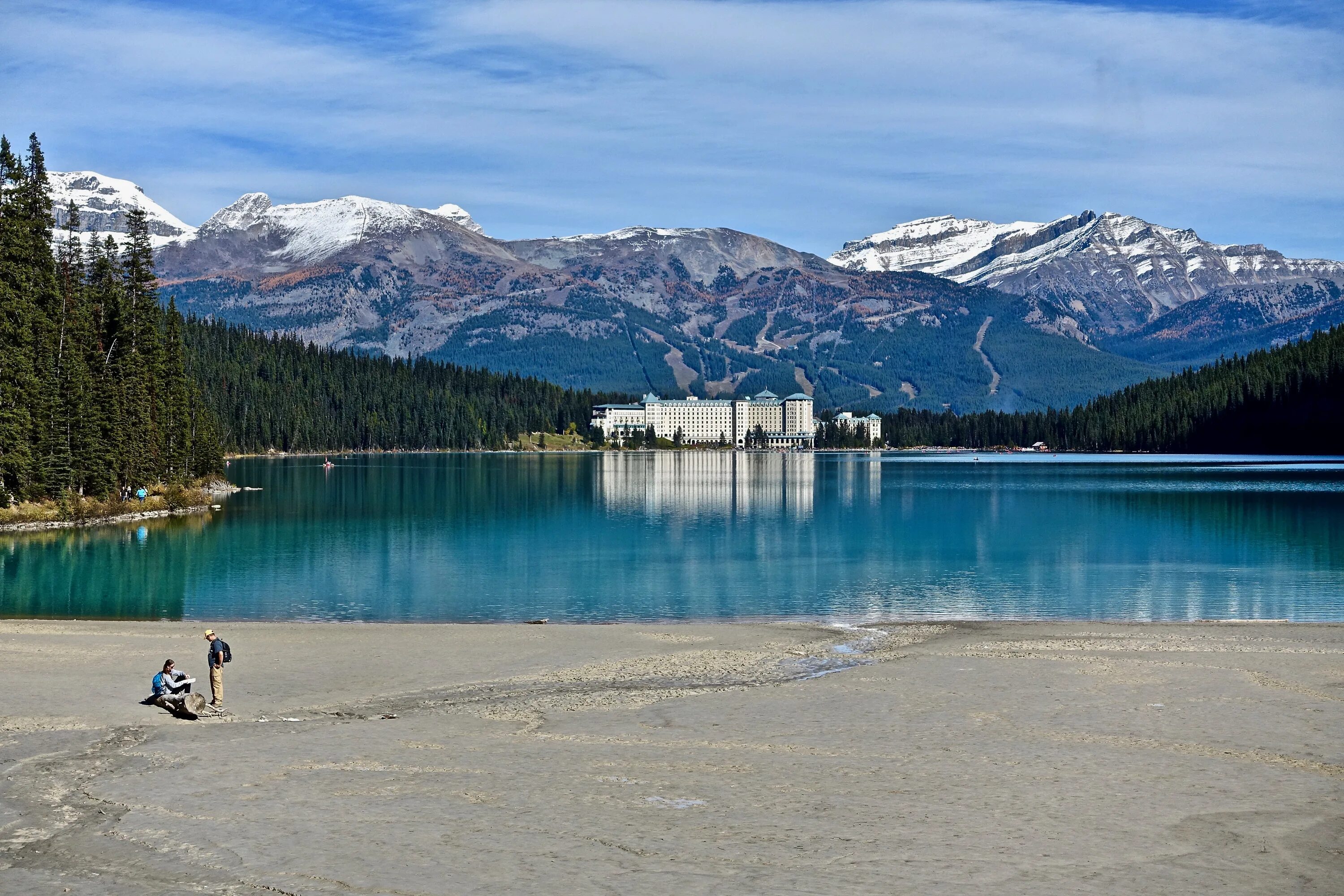 Canada lakes. Озеро Маккей Канада. Луиз ледниковое озеро в Канаде. Озеро Льюис Канада.