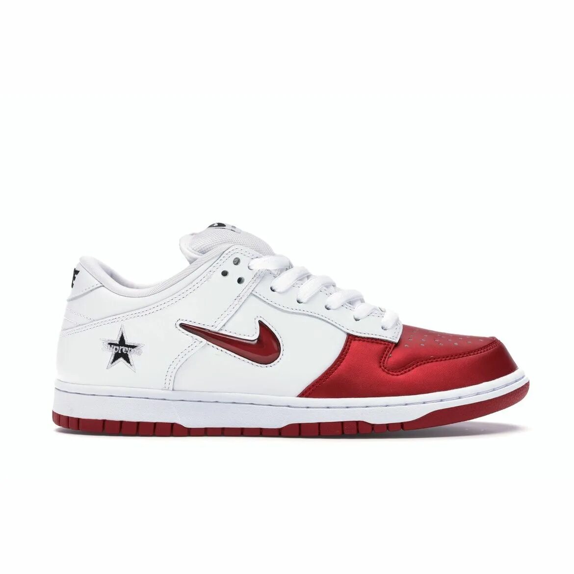 Supreme x nike sb dunk low. Nike sb dunk low supreme stars. Nike sb dunk supreme. Nike sb dunk x supreme. Nike sb dunk low supreme.